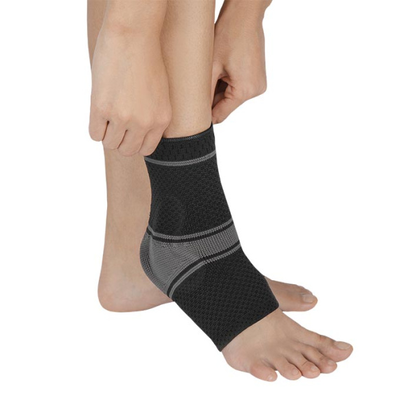 Бандаж компрессионный на голеностопный сустав с силиконовыми пелотами Т-8681/3 Evolution Silver (Т.46.81)  Бандаж компрессионный на голеностопный сустав с силиконовыми пелотами Т-8681/3 Evolution Silver (Т.46.81)